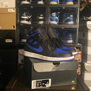 Jordan 1 mids blac/hyper royal white